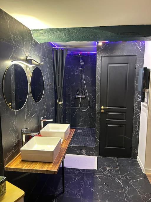 Guéméné-sur-Scorff L'Etreinte, Gite De Charme Avec Jacuzzi Interieur Et Sauna المظهر الخارجي الصورة